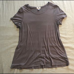 Loose round neck gray shirt. Staple piece